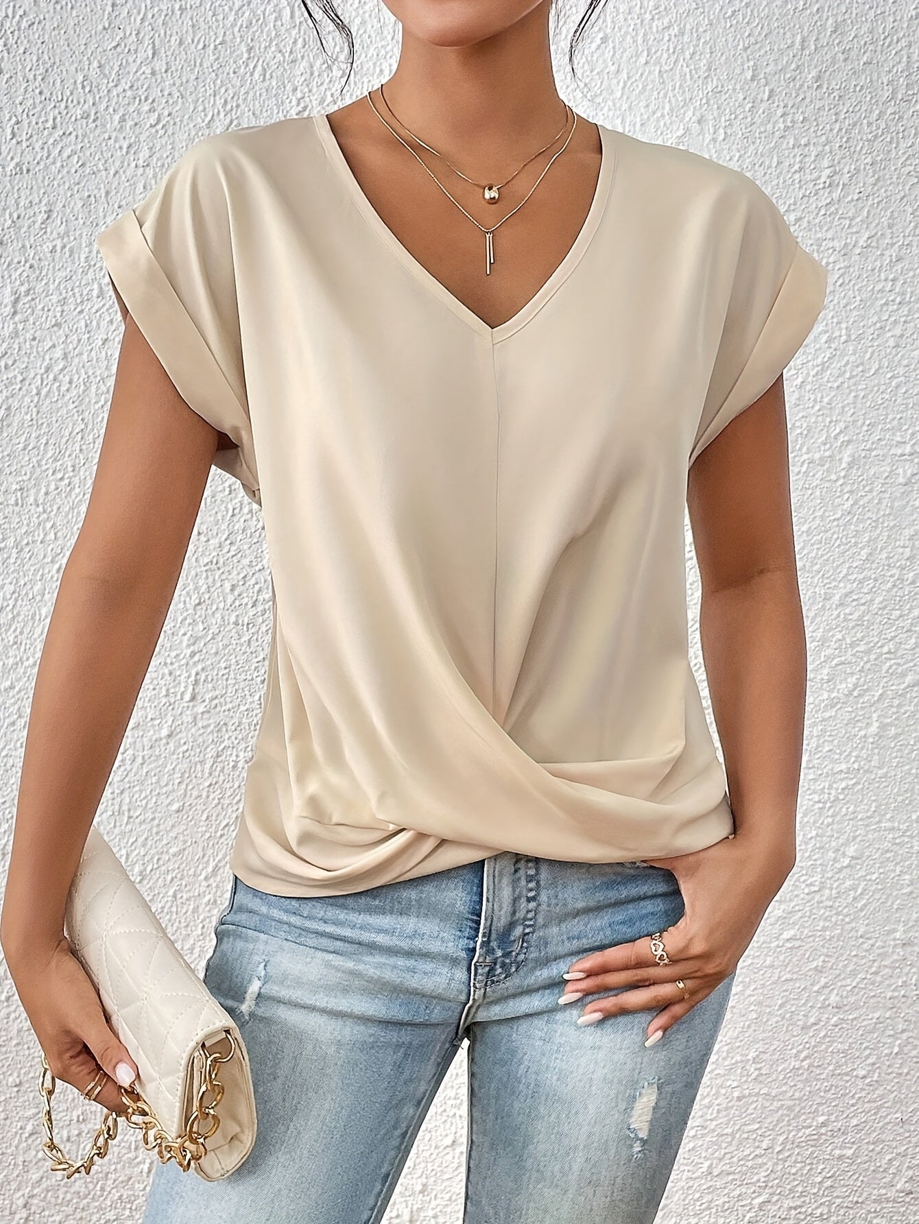 Wygodny T-shirt z eleganckim dekoltem (TYMCZASOWO 1+1 GRATIS!)