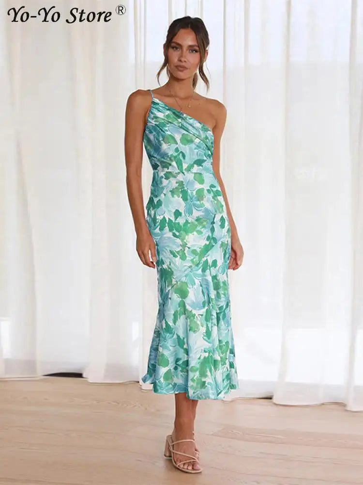 Salomea - Elegancka sukienka w kwiaty z plisowaniami i cienkimi ramiączkami